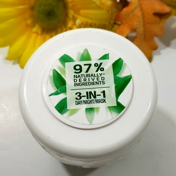 Garnier SkinActive Balancing 3 in 1 Moisturizer Day Night Mask Green Tea 6.75 oz - Picture 7 of 16